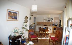 GITE , Maison de vacances avec extérieur et terrasse fleurie