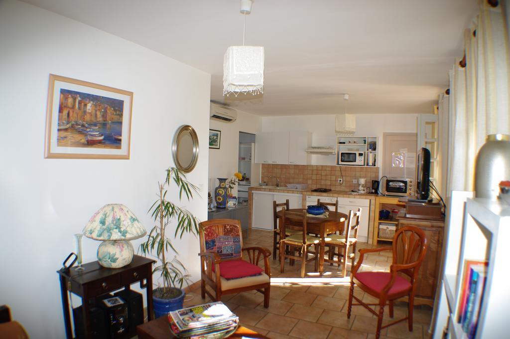 GITE , Maison de vacances avec extérieur et terrasse fleurie Santa-Lucia-di-Tallano Extérieur photo